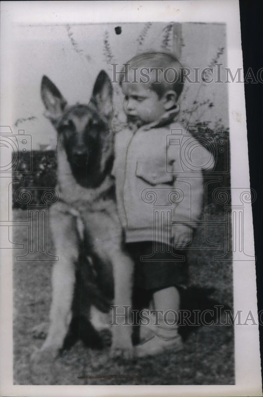 1938 Press Photo Dean Tripp & his pet German shepherd - Historic Images