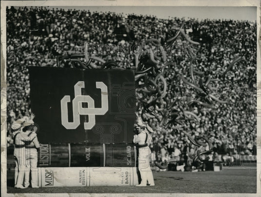 1930 Press Photo Univ. of Southern Calif., half time production - Historic Images