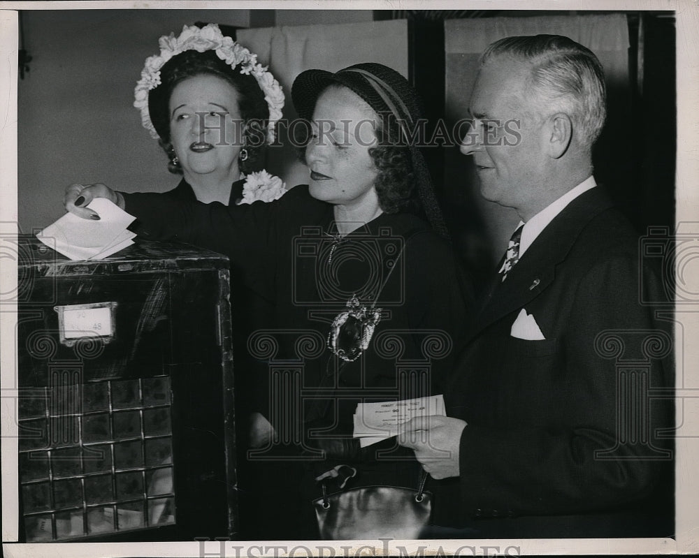 1948 Press Photo Gov.Dwight Green of Illinois cast his ballot in Illinois.-Historic Images