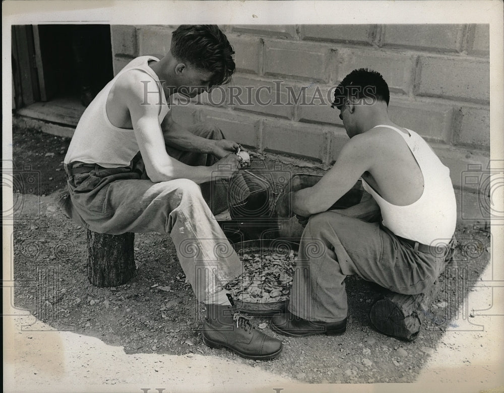 1935 Press Photo Pvt. Clinton Coleman and Pvt. S. Vital Peeling Spuds Camp Smith - Historic Images