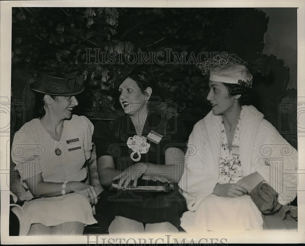 1939 Press Photo Genoveva Galigarcia Mrs Maniel DeQuinana Josifina Galigarcia - Historic Images