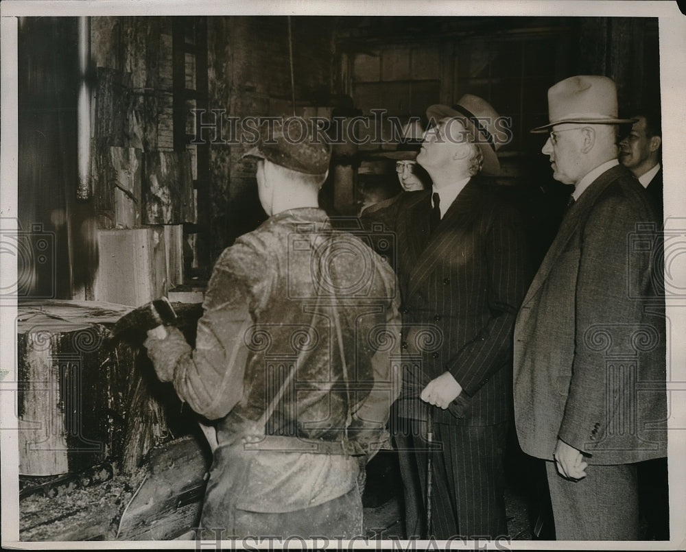 1939 Press Photo Crown Prince Olav visits lumber mill in Seattle - Historic Images