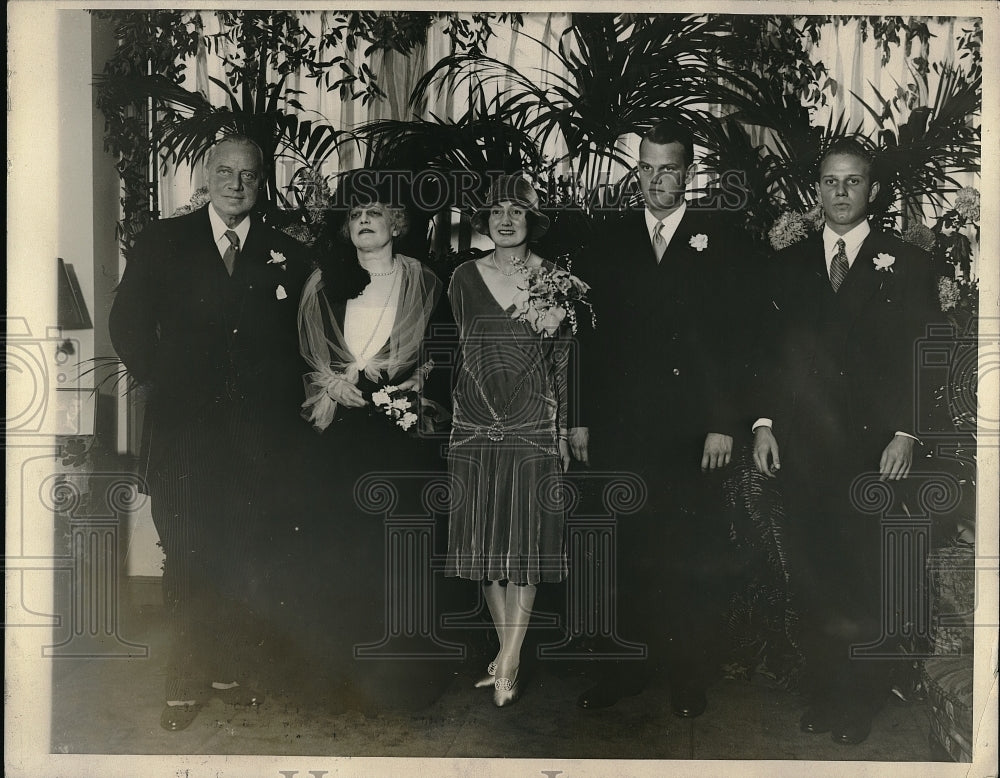 1927 Press Photo Mr. and Mrs.Oliver Harriman at Wedding Party of son - Historic Images