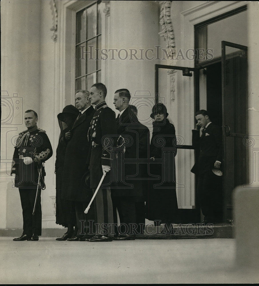 Press Photo Interior Secretary Hubert Work &amp; family at White House for funeral - Historic Images