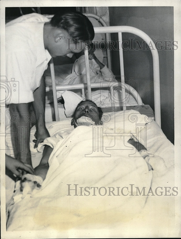 1931 Press Photo Peter Mooney burned at Colony Theater fire in Chicago - Historic Images