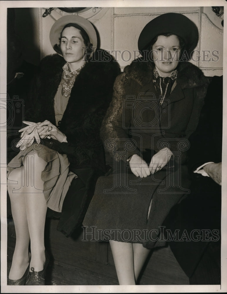 1939 Press Photo Mrs. Neil Richardson and Mrs. Patrick Chapman Esso Bayton - Historic Images