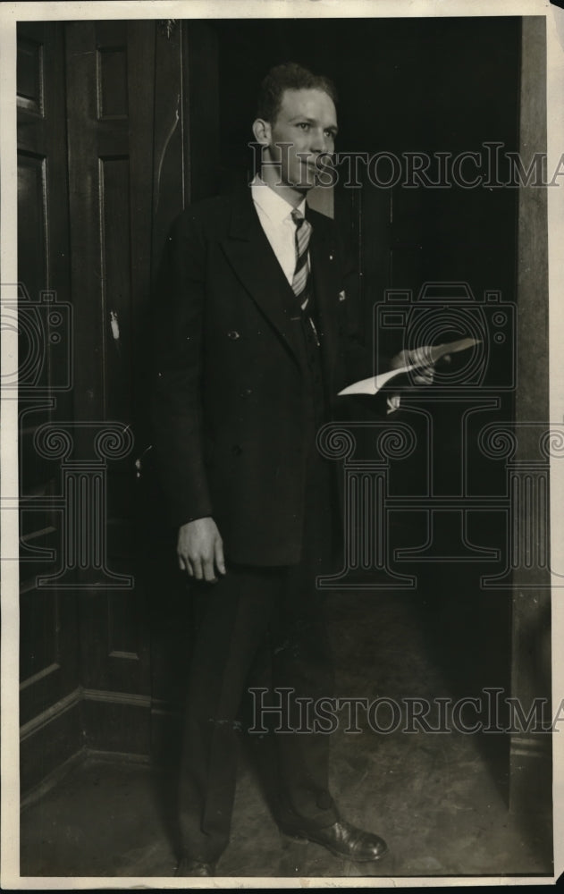 1927 Press Photo J.Mark Trice Deputy Sergt-at-arms served subpoena - Historic Images