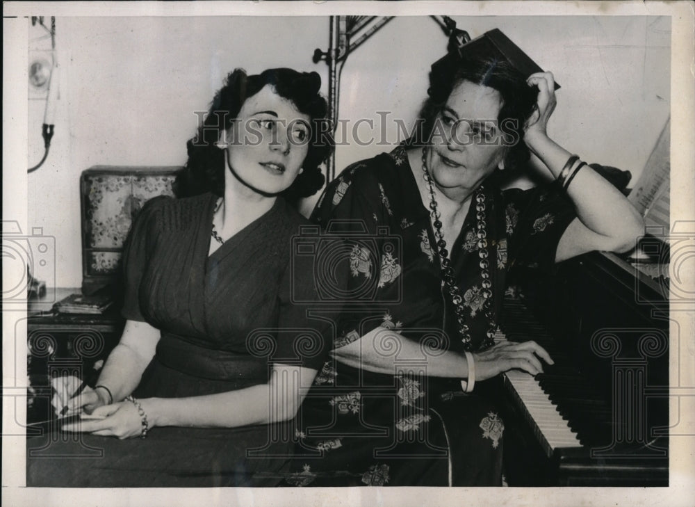 1939 Florence Tabb and Fay Foster,Broadway two girl song Writer. - Historic Images