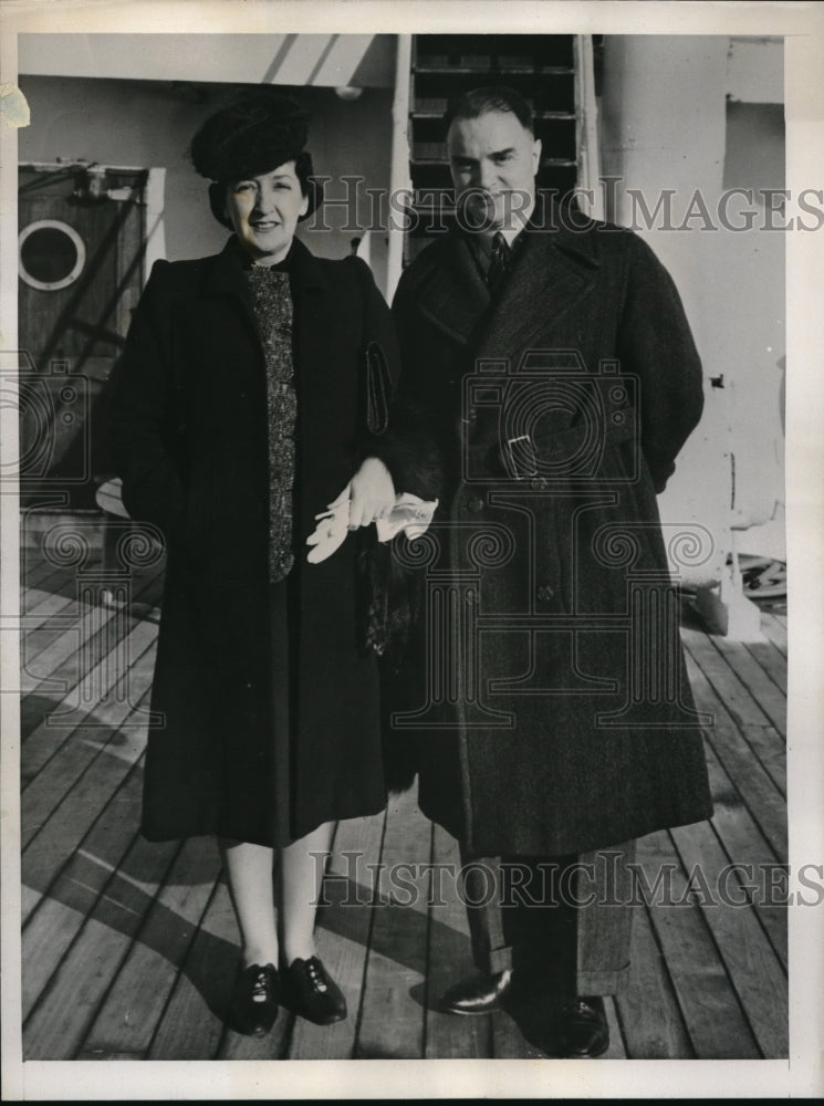 1939 Press Photo Hon Arthur H Tandy &amp; wife new British Consul arrives in NYC - Historic Images