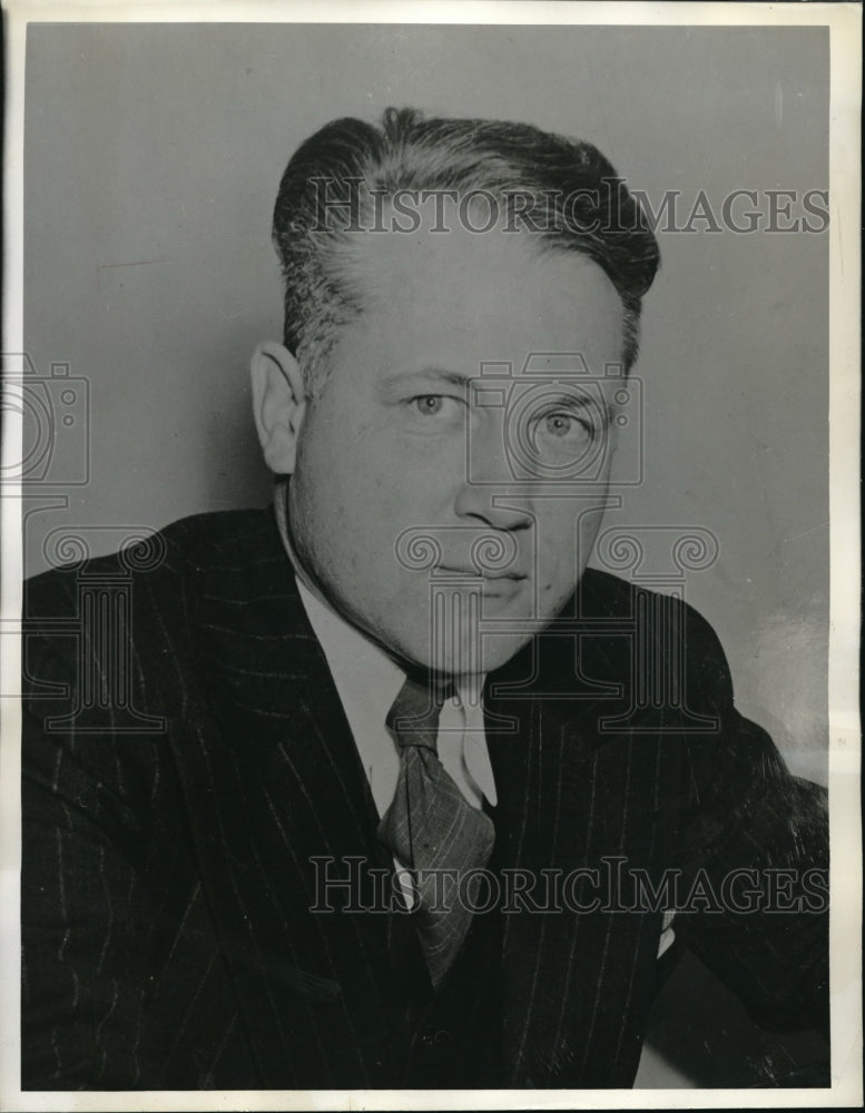 1939 Press Photo Attorney John Glass suing Harold Ickes alleging libel - Historic Images