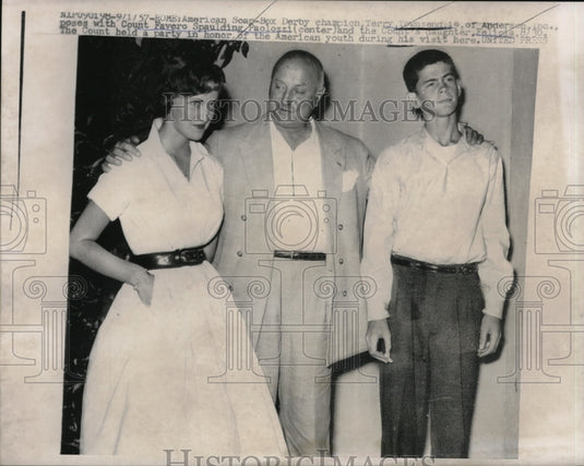 1957 Press Photo American Soap Box Derby Champ Terry Townsend Poses - Historic Images