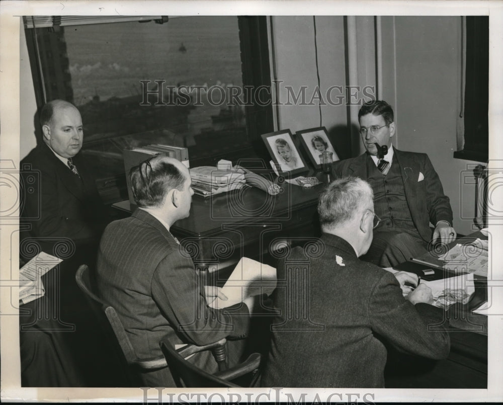 1946 Press Photo Laurence Turner Federal Manager of Seized Tugboats-Historic Images