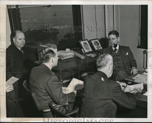 1946 Press Photo Laurence Turner Federal Manager of Seized Tugboats-Historic Images