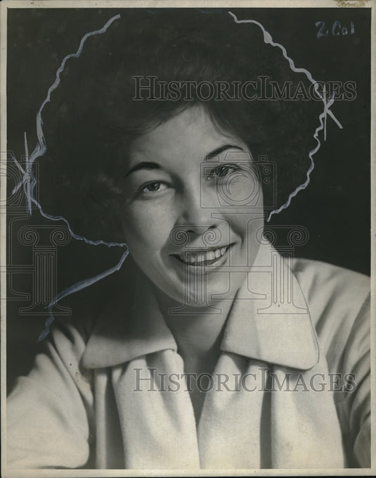 1924 Press Photo Elizabeth Tucker ready to perform - Historic Images
