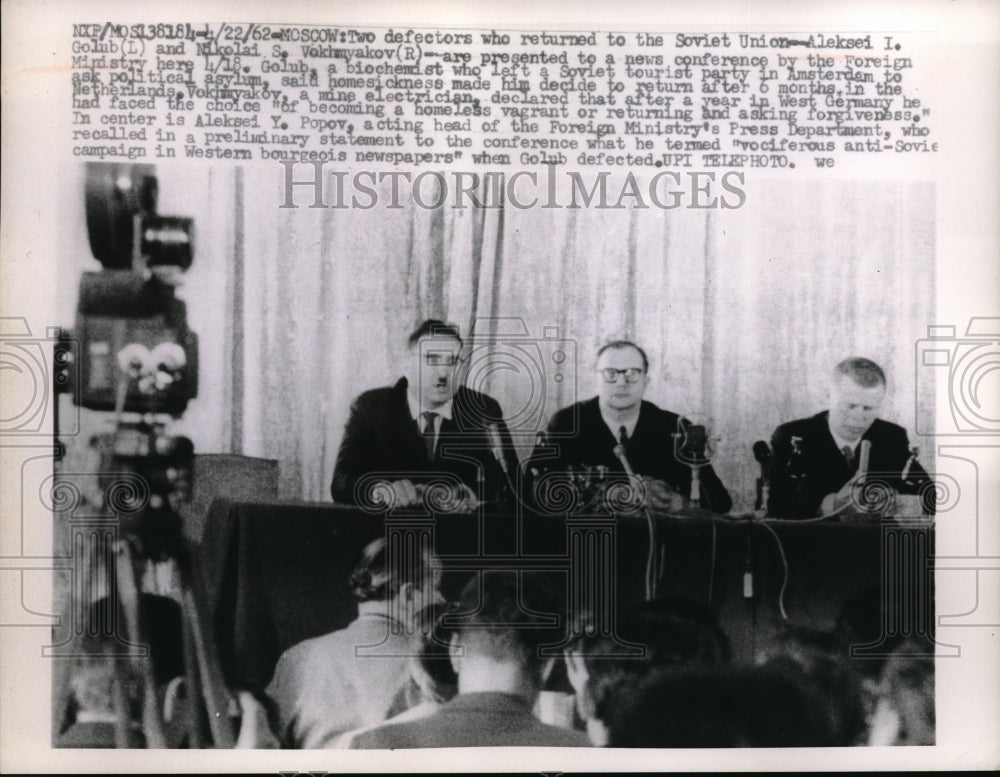 1962 Press Photo Two Soviet defectors who returned Aleksei Golub - Historic Images