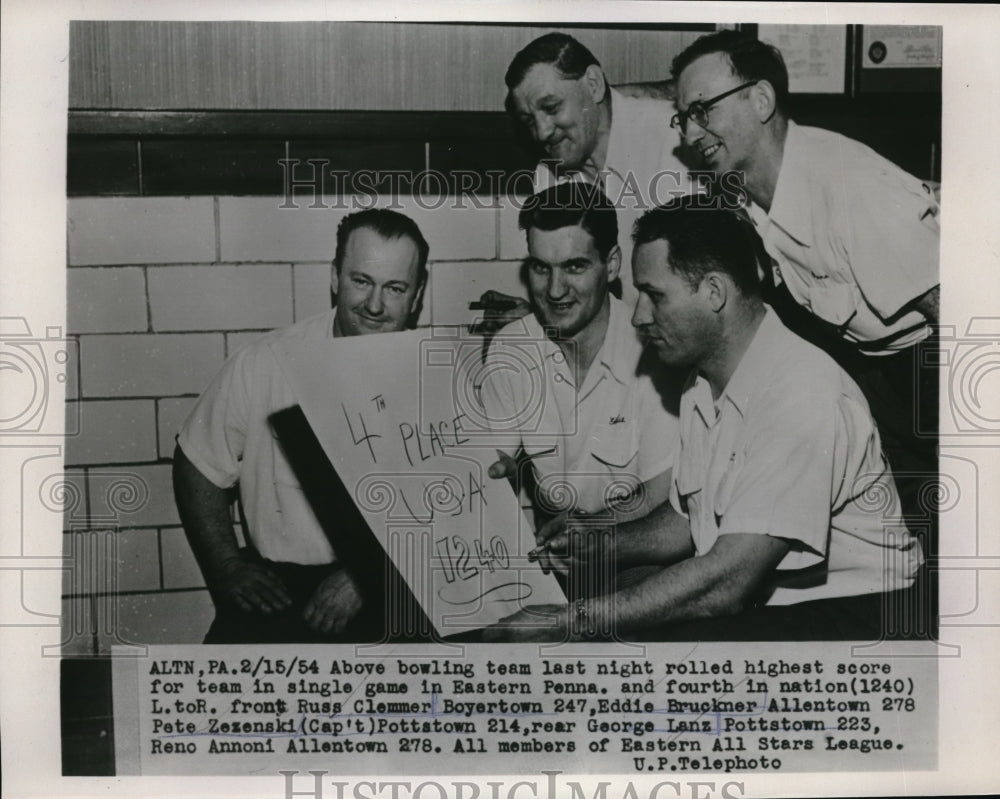 1954 Press Photo Bowling Team Rolled Highest Score For Team In Single Game - Historic Images