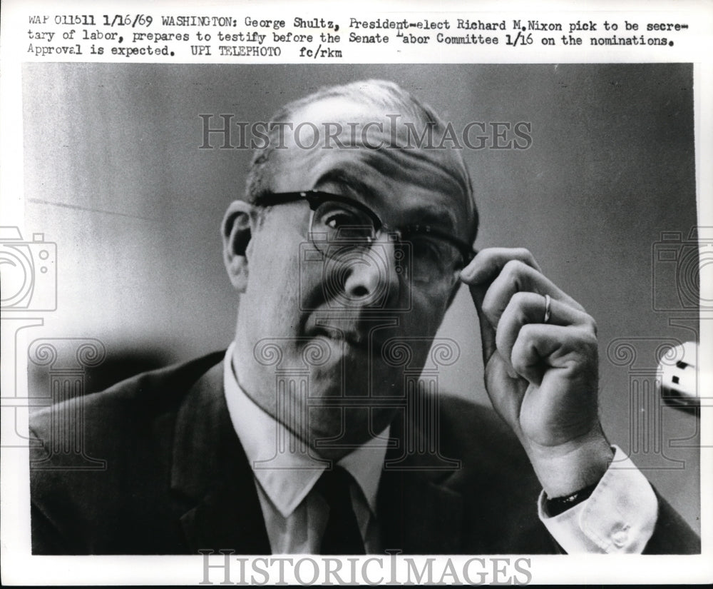 1969 Press Photo George Shultz, New Labor Sec, Prepares Senate Labor Tesimony-Historic Images