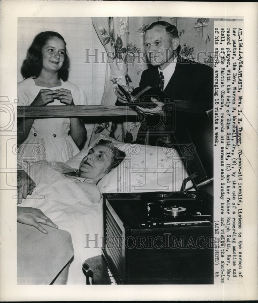 1948 Press Photo Mrs IM Thayer listens to sermon from her pastor - Historic Images