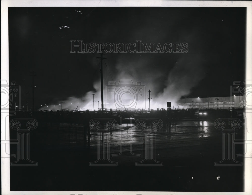 1944 Press Photo Fires destroyed Douglas Aircraft Plant near Chicago - Historic Images