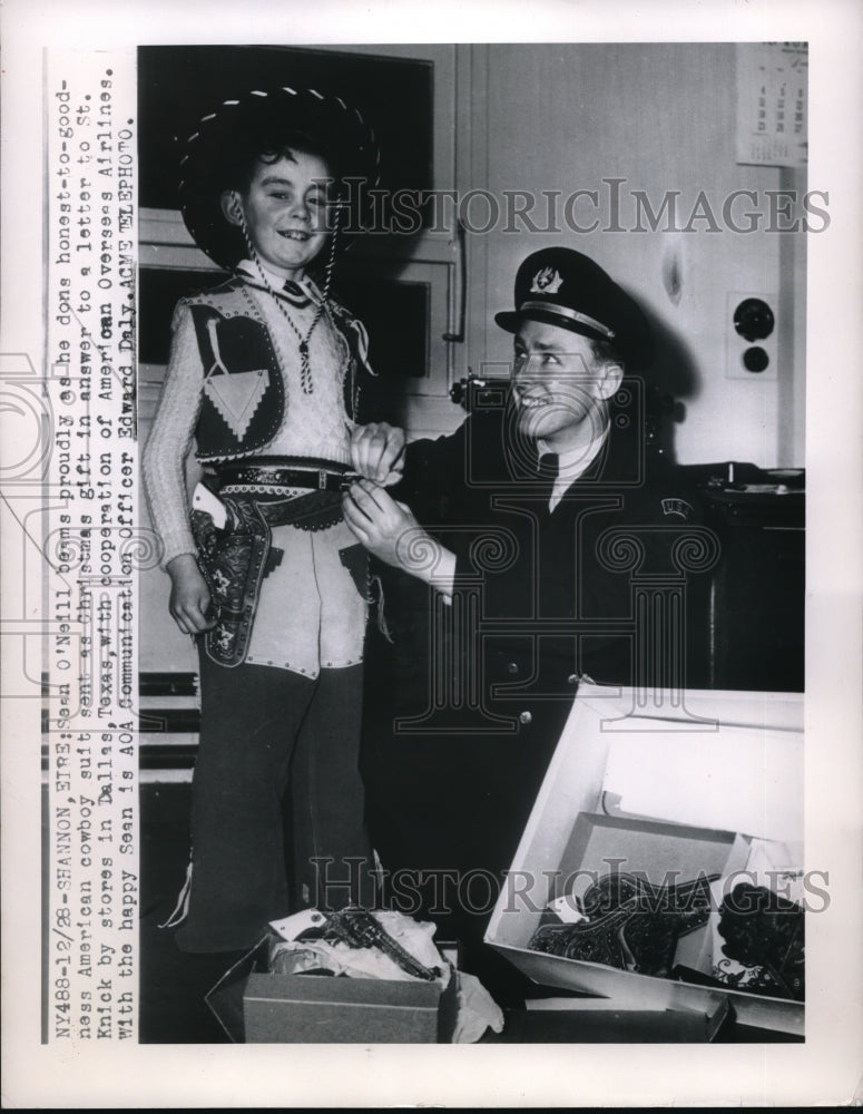 1950 Press Photo Sean O&#39;Neill in cowboy outfit from American Overseas Airlines - Historic Images