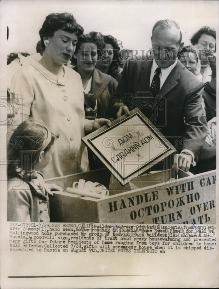 1956 Press Photo Andreas Oddstad, Mrs Dolores Simons &amp; touring Russian men in CA- Historic Images