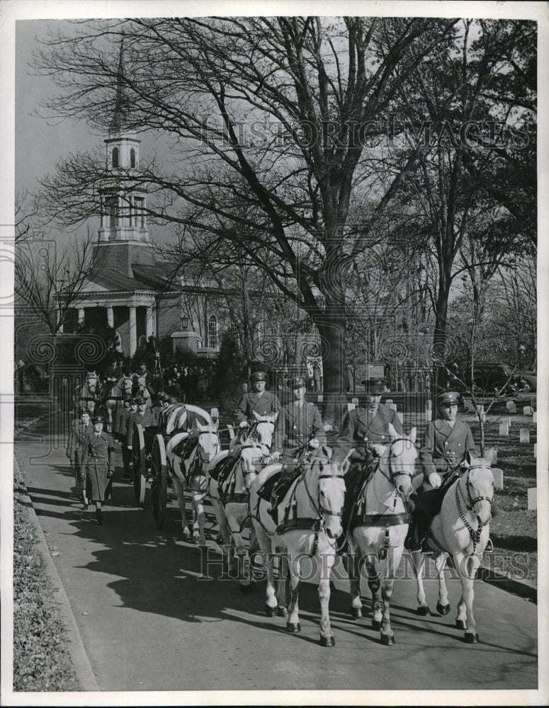 1943 Press Photo 2 British Womens Aux Killed Funeral Arlington National Cemetery - Historic Images