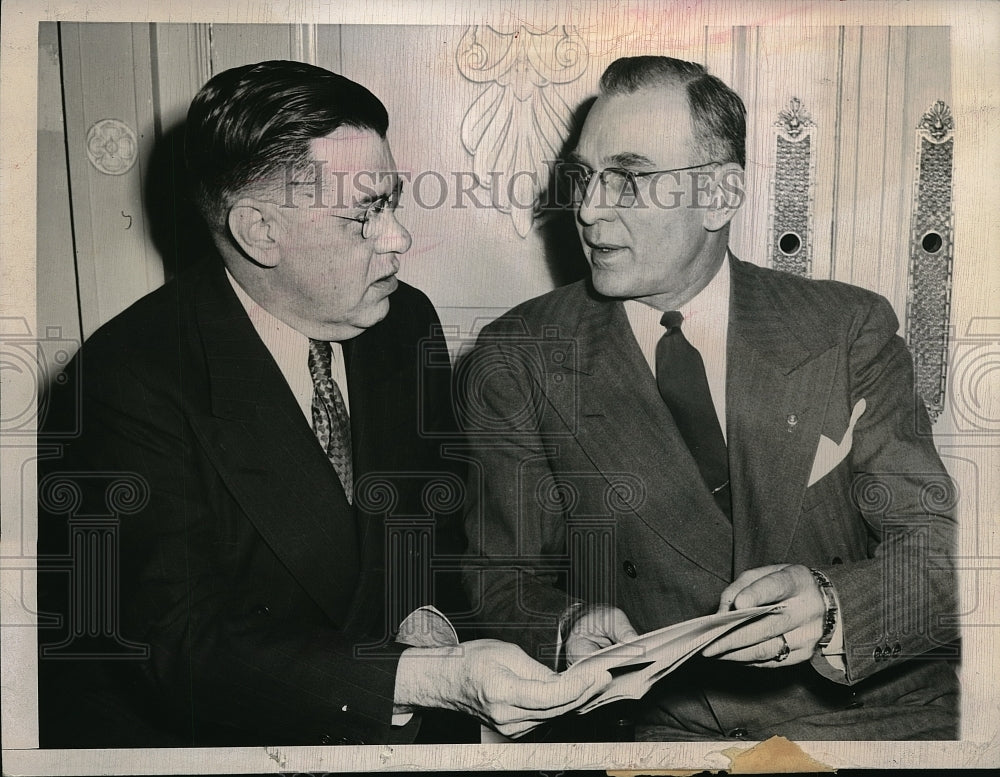 1944 Press Photo Congressman August Anderson &amp; Gov Edward Thye Attend Meeting - Historic Images