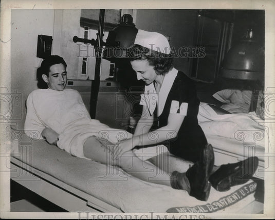 1943 2nd Lt Margaret Alt Treating Major JA Glenn Jr Letterman Hospit - Historic Images