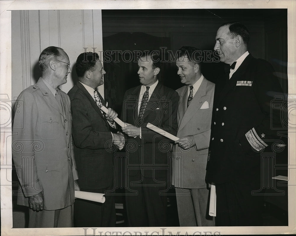 1946 Press Photo NYC, Natl Assn of Mfgs. B/Gen GE Textor,RL Putnam,EC Brelsford - Historic Images