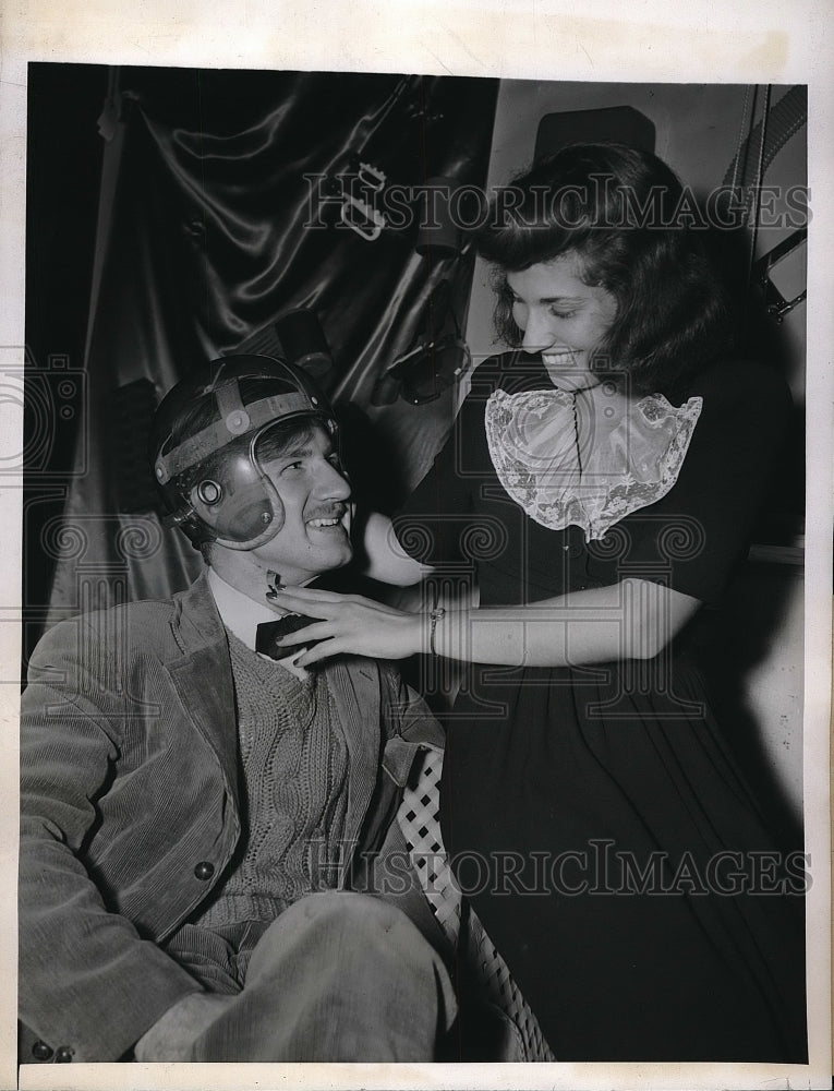 1943 Bob Anderson &amp; Mary Louise New York City Football Fans - Historic Images