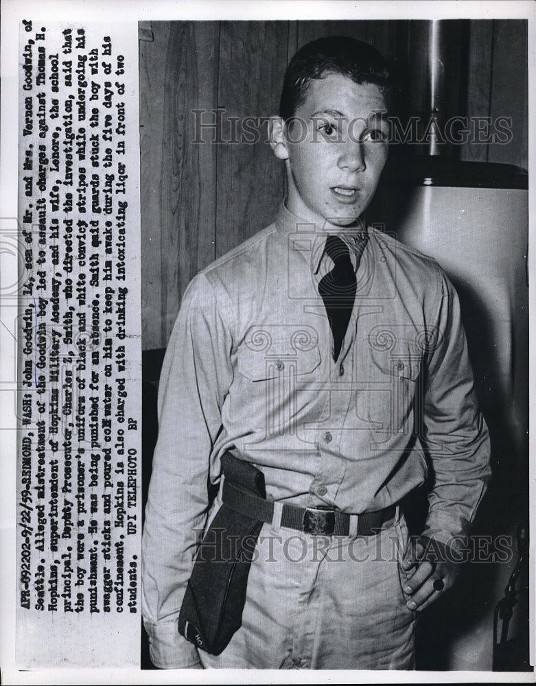 1959 Press Photo John Goodwin, Redmond, Wash. files assault charges vs T Hopkins - Historic Images