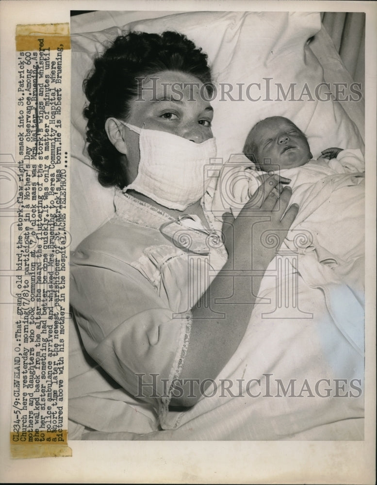 1949 Press Photo Cleveland, Oh. Mrs WF Bruening 7 new baby at Berea Comm. Hosp. - Historic Images