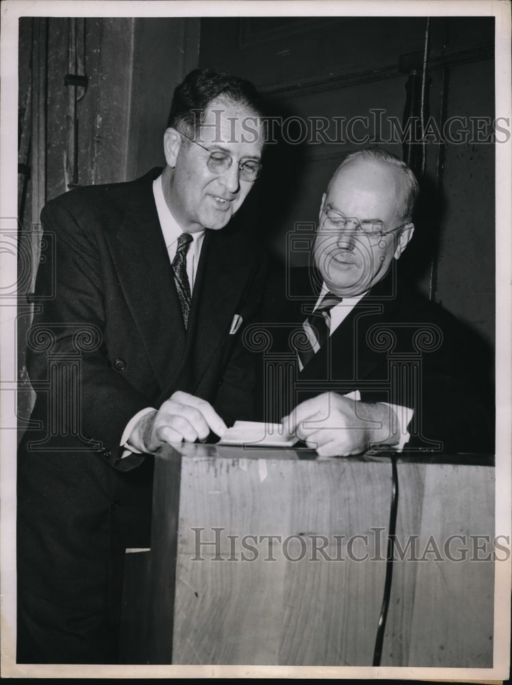 1947 Press Photo Cleveland, OH Clinton Anderson, John Snyder Sec of Treasury-Historic Images