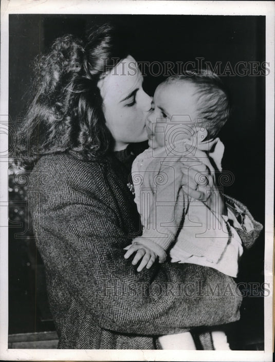1944 Press Photo Mrs. Earl Allen daughter Nancy missing for two months-Historic Images