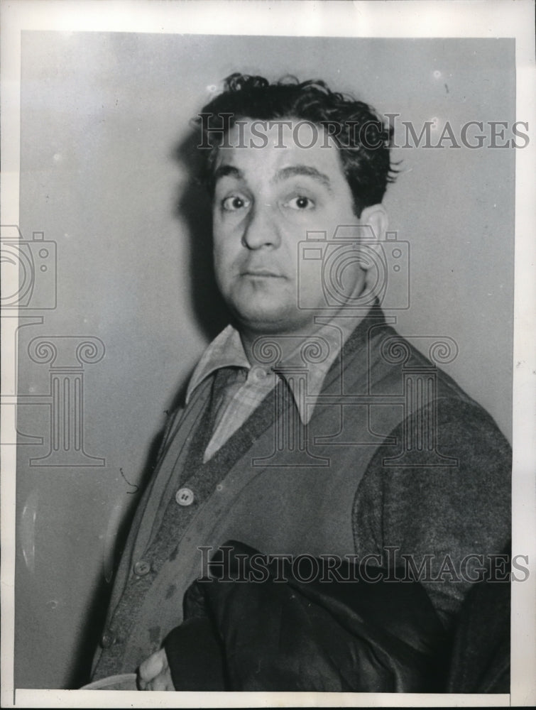 1945 Press Photo John Amato Held on Charges of Alcohol Theft in Philadelphia-Historic Images