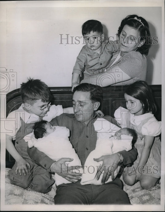 1944 Cpl Frank Aurelio & Family of Part of Nine Children Newest Twin - Historic Images