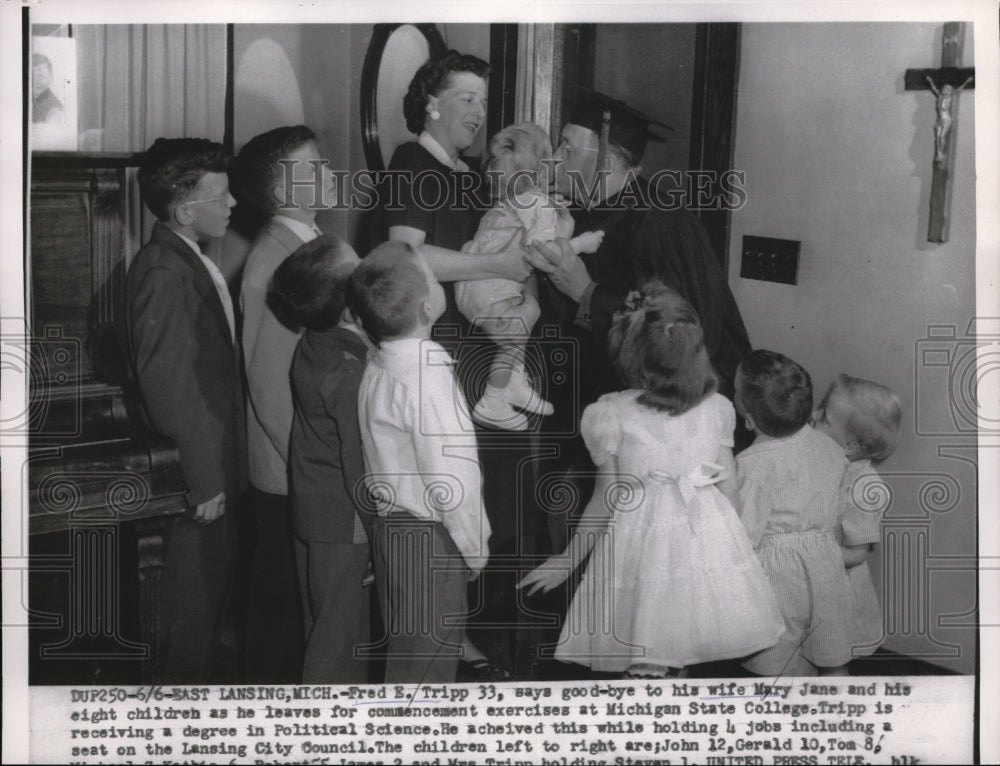 1954 Press Photo Lansing, Mich Fred E Tripp &amp; family, he is grad at Michigan SU-Historic Images