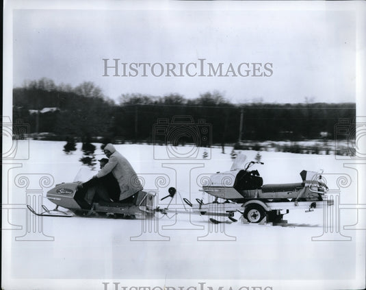 Trailex Snow Machine converted to Rescue Unit. - Historic Images