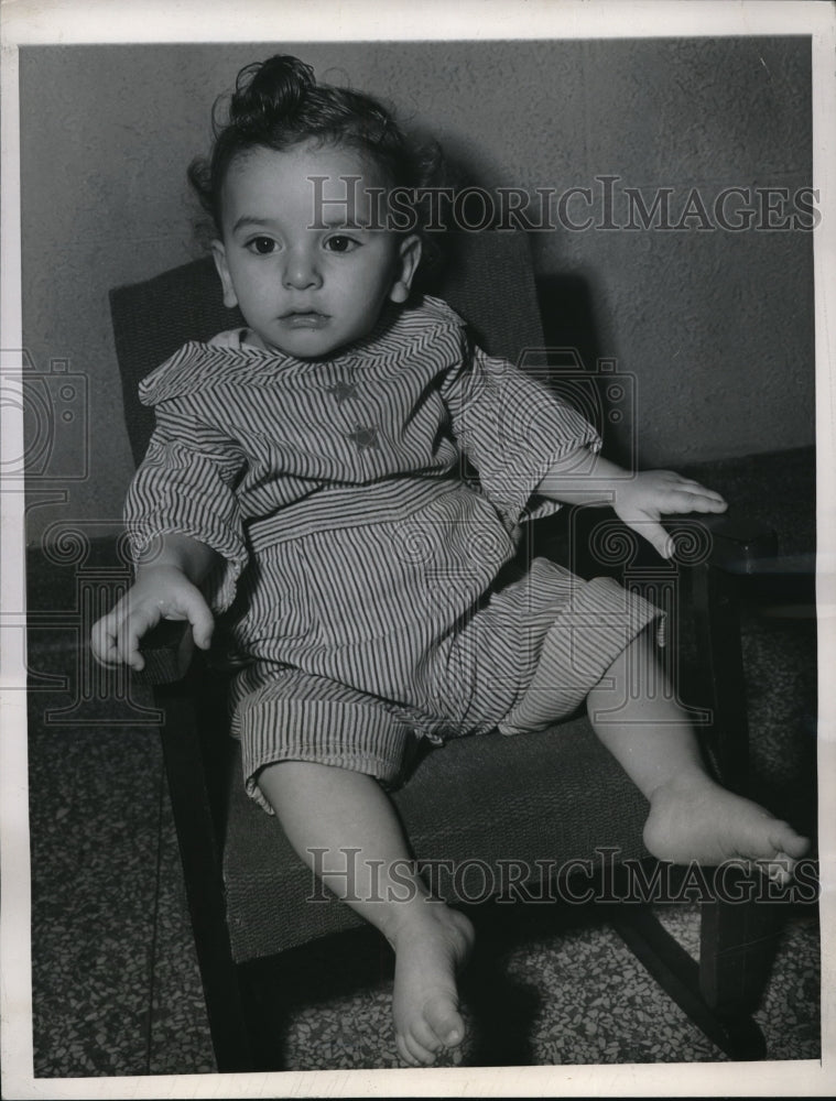 1948 Press Photo Bobby Lunetta sitting in a chair-Historic Images