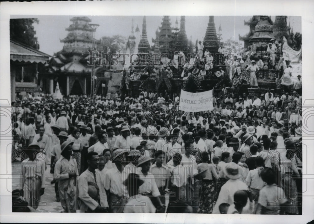 1949 Press Photo Burmese Citizen in Rangoon City Celebrates National Day. - Historic Images