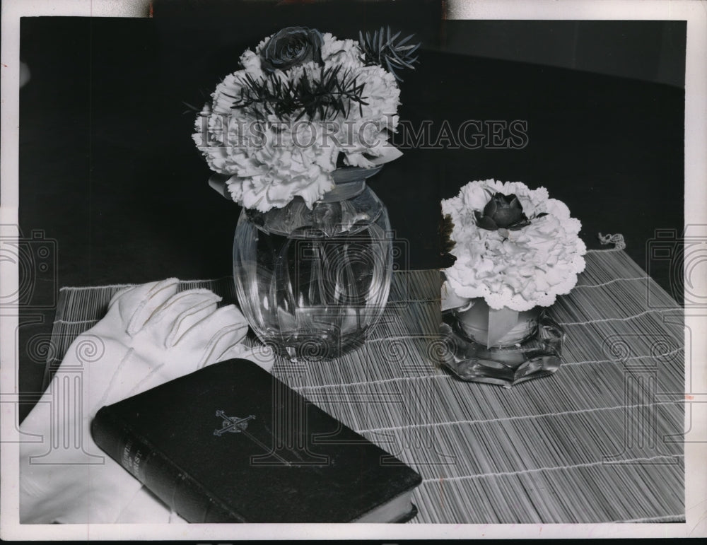 1953 Press Photo Carnation flowers in a glass jar. - neb44923 - Historic Images