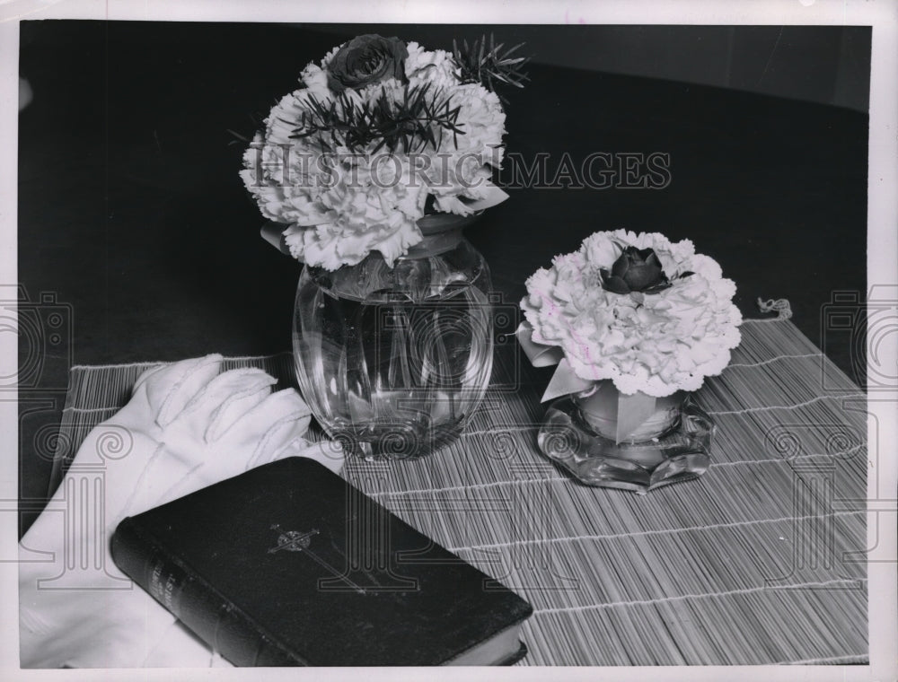 1953 Press Photo Carnation flowers in a Glass Jar. - neb44924 - Historic Images