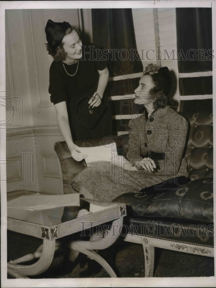 1937 Press Photo Nancy Adams, Elizabeth Stevens at a social luncheon-Historic Images