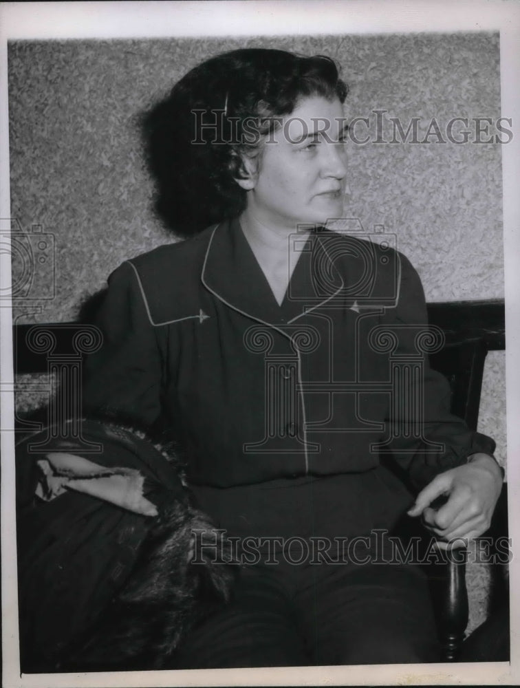 1944 Mrs Maxine Allen in custody in Chicago,murder of Blackie Woods - Historic Images