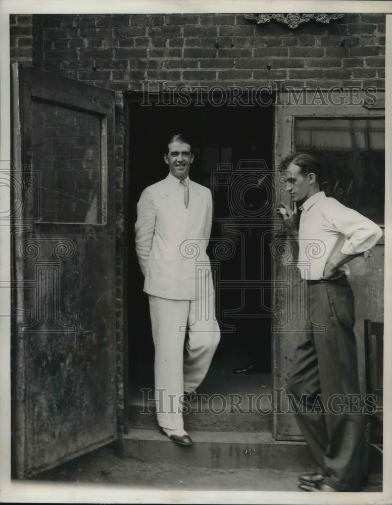 1934 Press Photo Natl Labor Board Rbt D. Hooke at Miller Parlor Furn Co - Historic Images