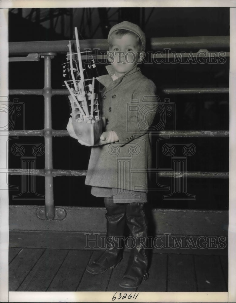 1941 Press Photo NYC, Samuel Rea &amp; his model ship - neb45259-Historic Images