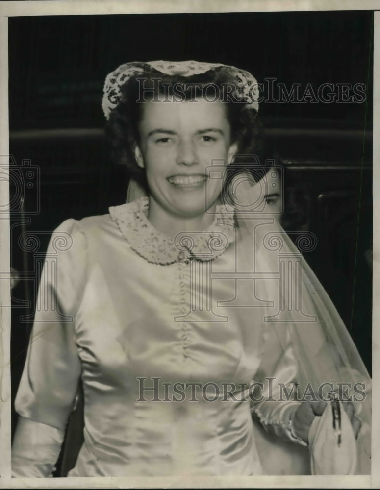 1938 Press Photo Helen Talcott Hope, bride as she enters church for her wedding - Historic Images