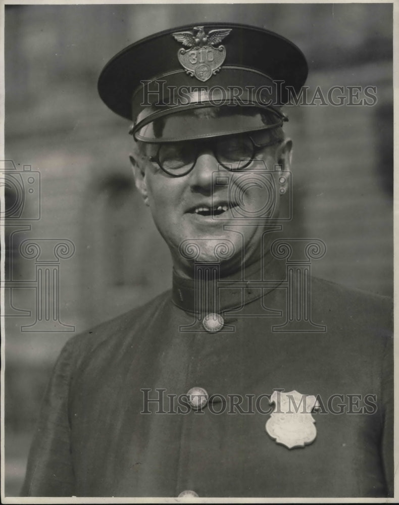 1926 Press Photo William F. Geiger, Former Traffic Policeman at Crockett Court - Historic Images