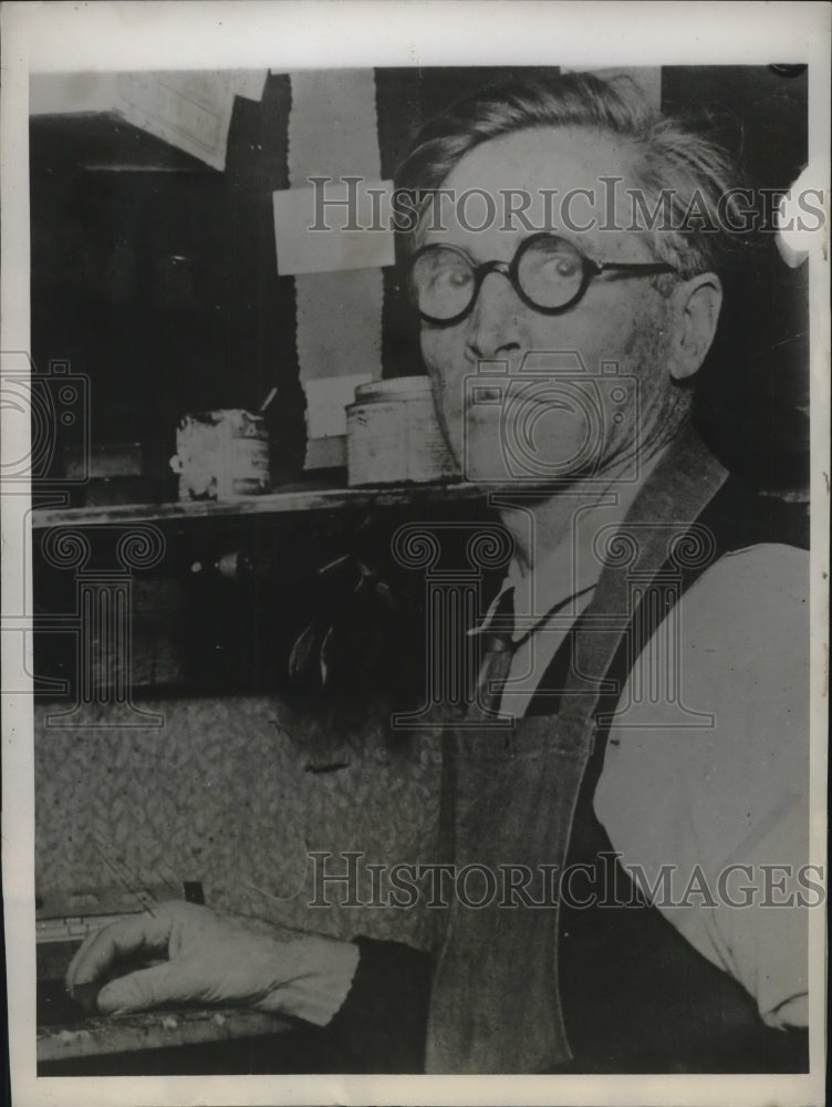 1930 J. Edward Morgan, printing office in Oakland, Calif. - Historic Images