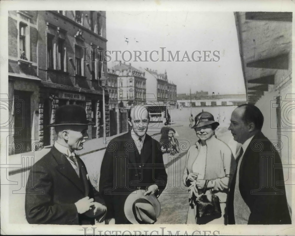 1934 Press Photo Saar Plebiscite Commission, Count Portales and Bambaugh of U.S. - Historic Images